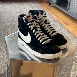 Nike women’s mid blazer vintage suede - black sz 9